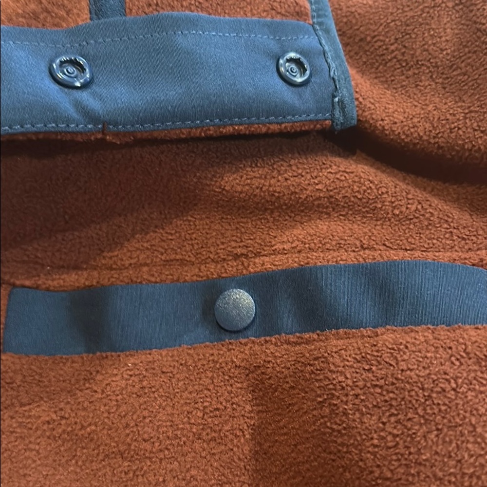 Men, new pull over sweater, super soft and warm. - Picture 4 of 5